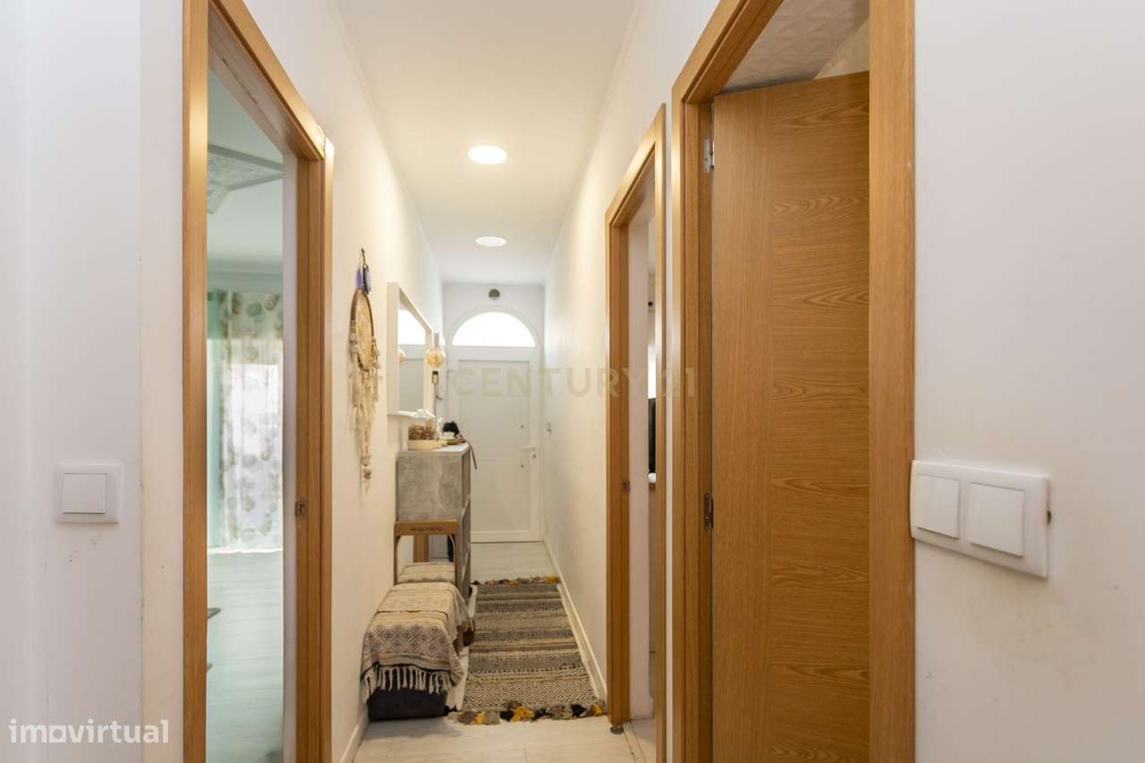 Andar de Moradia T2 em Corroios – Garagem e Logradouro - Grande imagem: 5/27