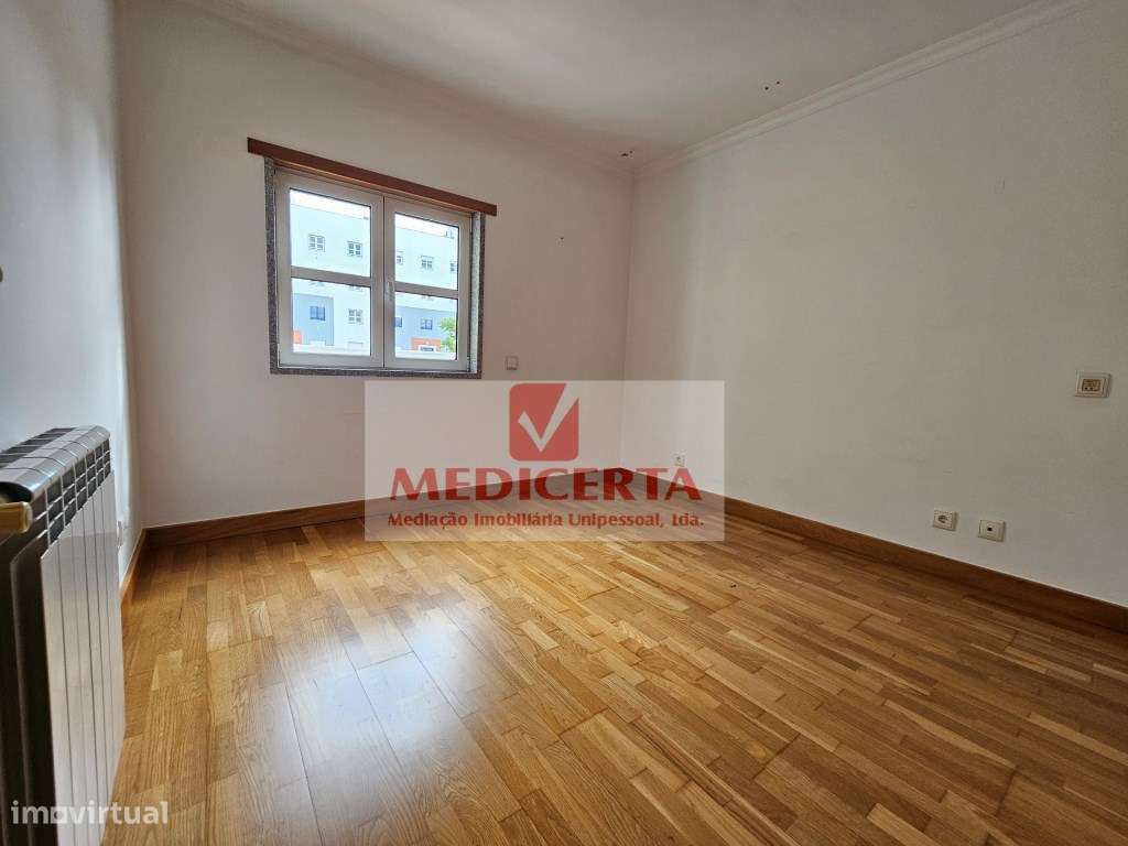 Amadora (Casas do Lago) T4 (2 Parqueamentos + Arrecadação)-18