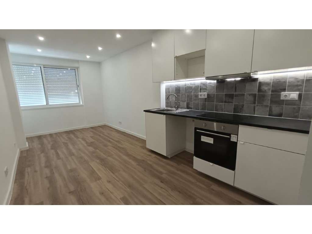 Apartamento T3 REMODELADO | Centro do Cacém-5