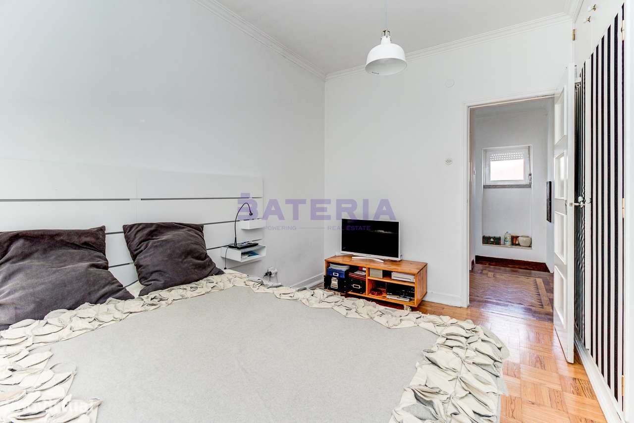 Moradia Independente T5 em Linda-a-Velha-23