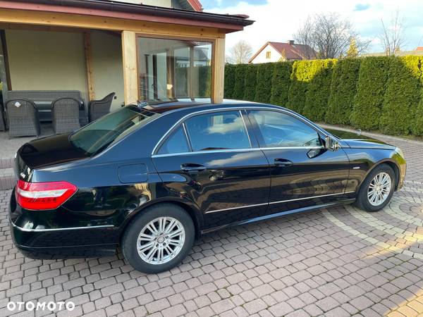 Mercedes-Benz Klasa E 220 T CDI DPF BlueEFFICIENCY Automatik Elegance - 3