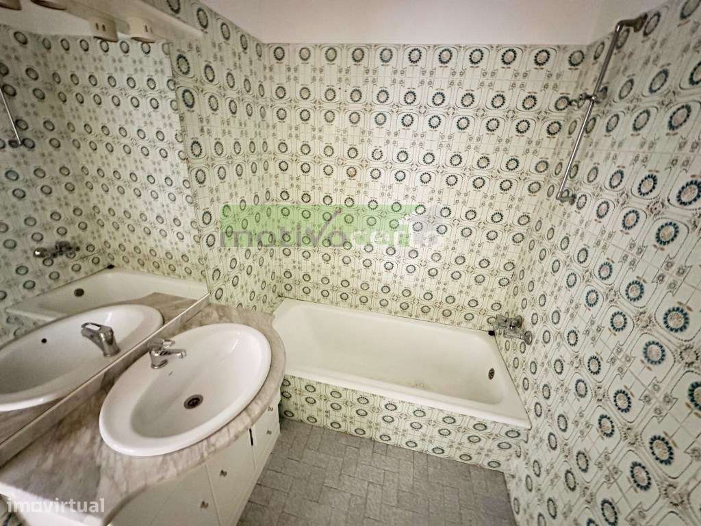 Apartamento T2 em remodelação total, na Figueirinha, Oeiras-10