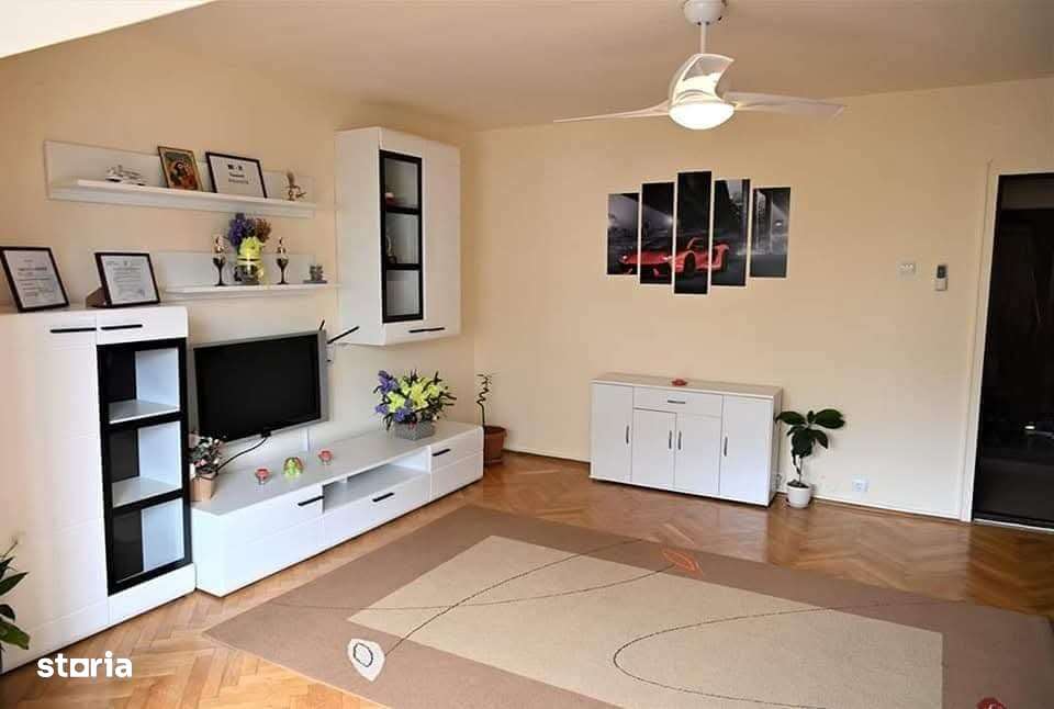 Vânzare apartament 3 camere zona Spitalul Judetean-0