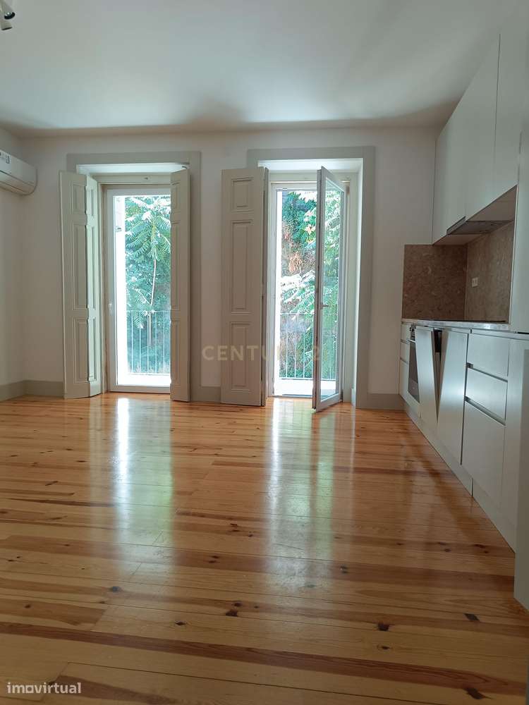 Apartamento T2 remodelado com varanda - Grande imagem: 3/27