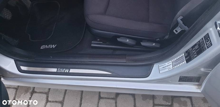 BMW Seria 3 318i - 23