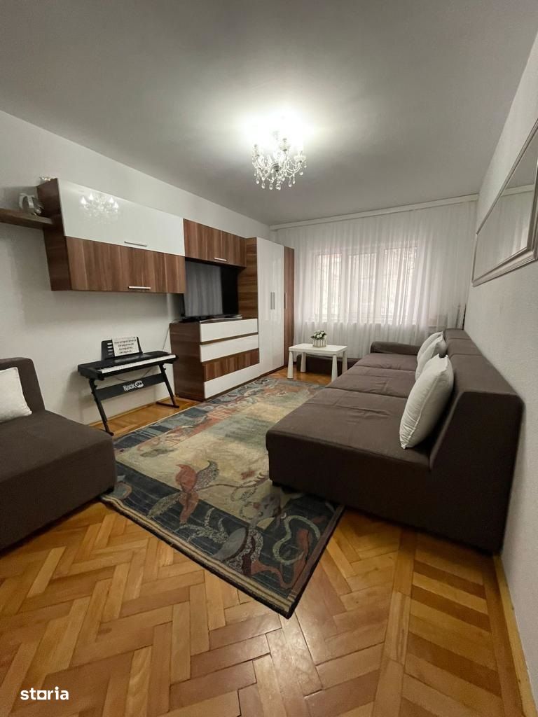 Apartament cu 3 camere in Micro 17, Str. Oltului