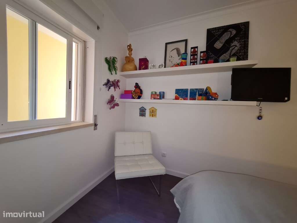Vende-se T2 com ótima vista de mar-18