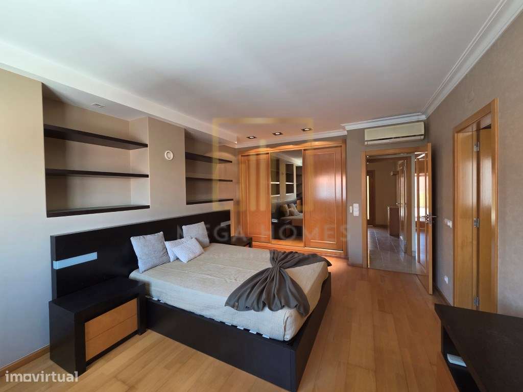 Moradia T5 com piscina + Apartamento T3, em centro de Lagoa (Algarve)-27