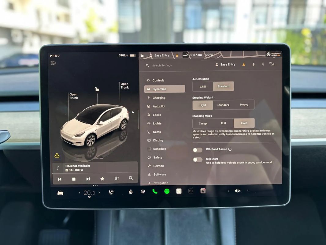 Tesla Model Y Long Range Dual Motor AWD - 26