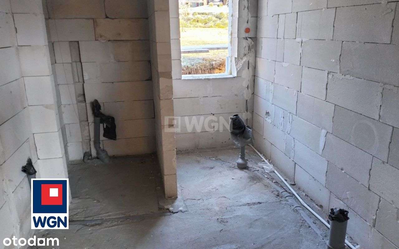 Posiadłość ze stawem z domem w budowie .-17