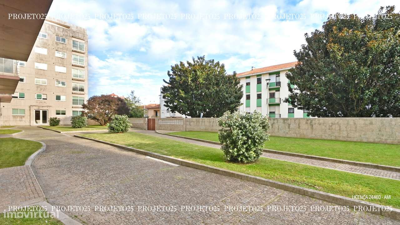 T2 C/ Terraço Privativo em Condº Fechado com piscina  - Casa da Música-29