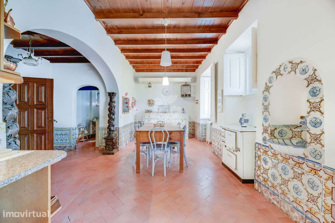 Moradia histórica T6  em Sintra com jardim, piscina e garagem-15