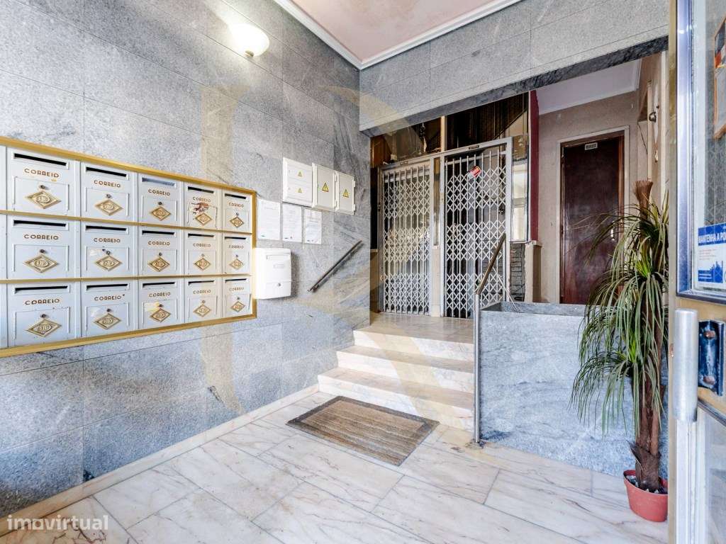 Apartamento T2 com quintal e elevador em Ajuda - Lisboa-22