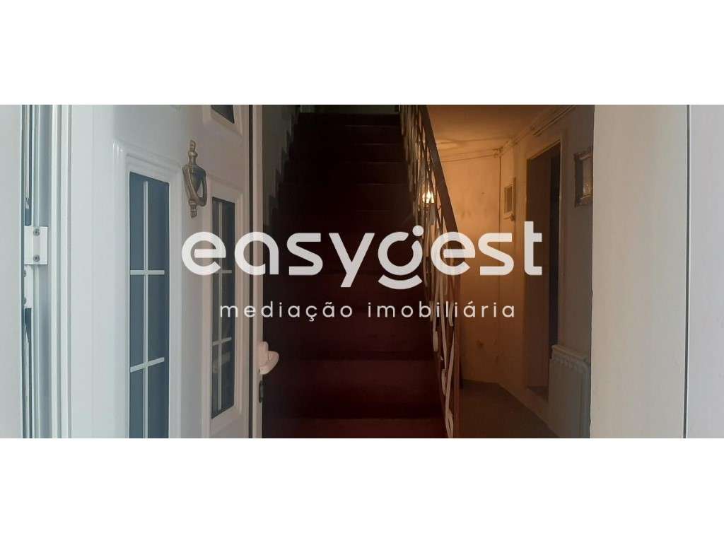 Moradia T4 situado no Bairro do Carrascal em Torre de Moncorvo - Grande imagem: 4/18