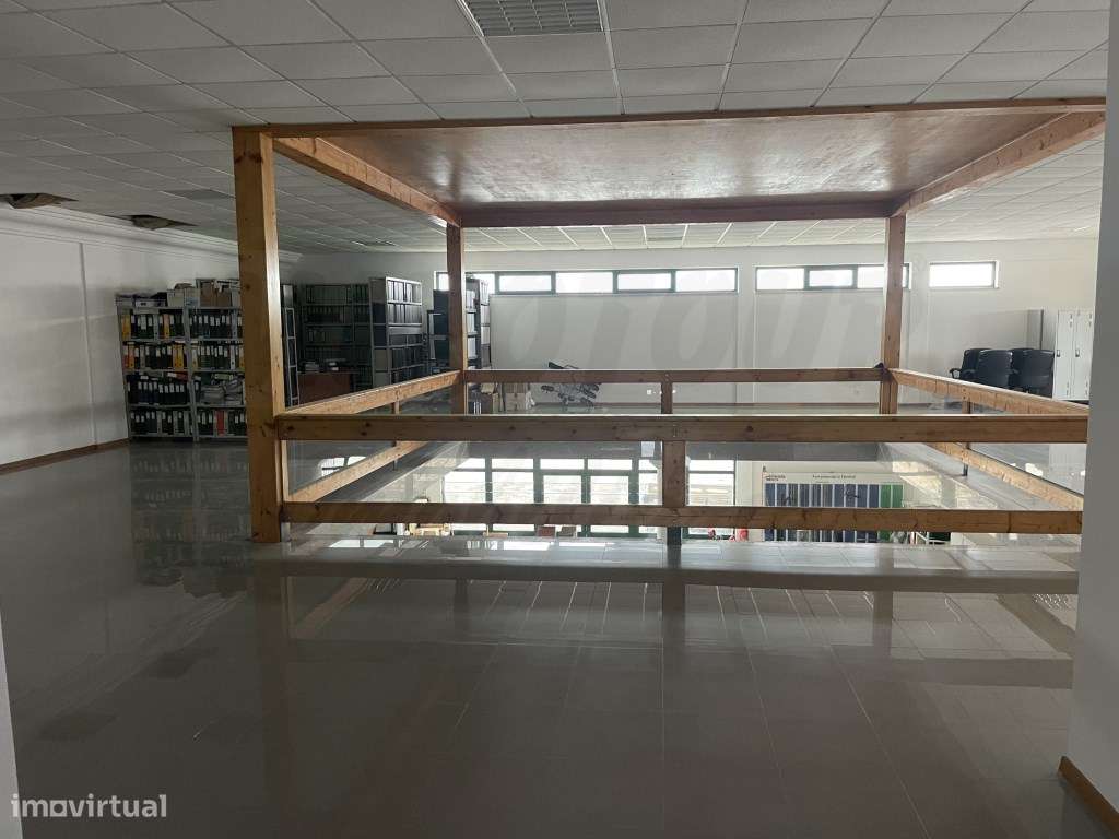 Venda conjunta de imóveis para atividade industrial com edifício e ...-24