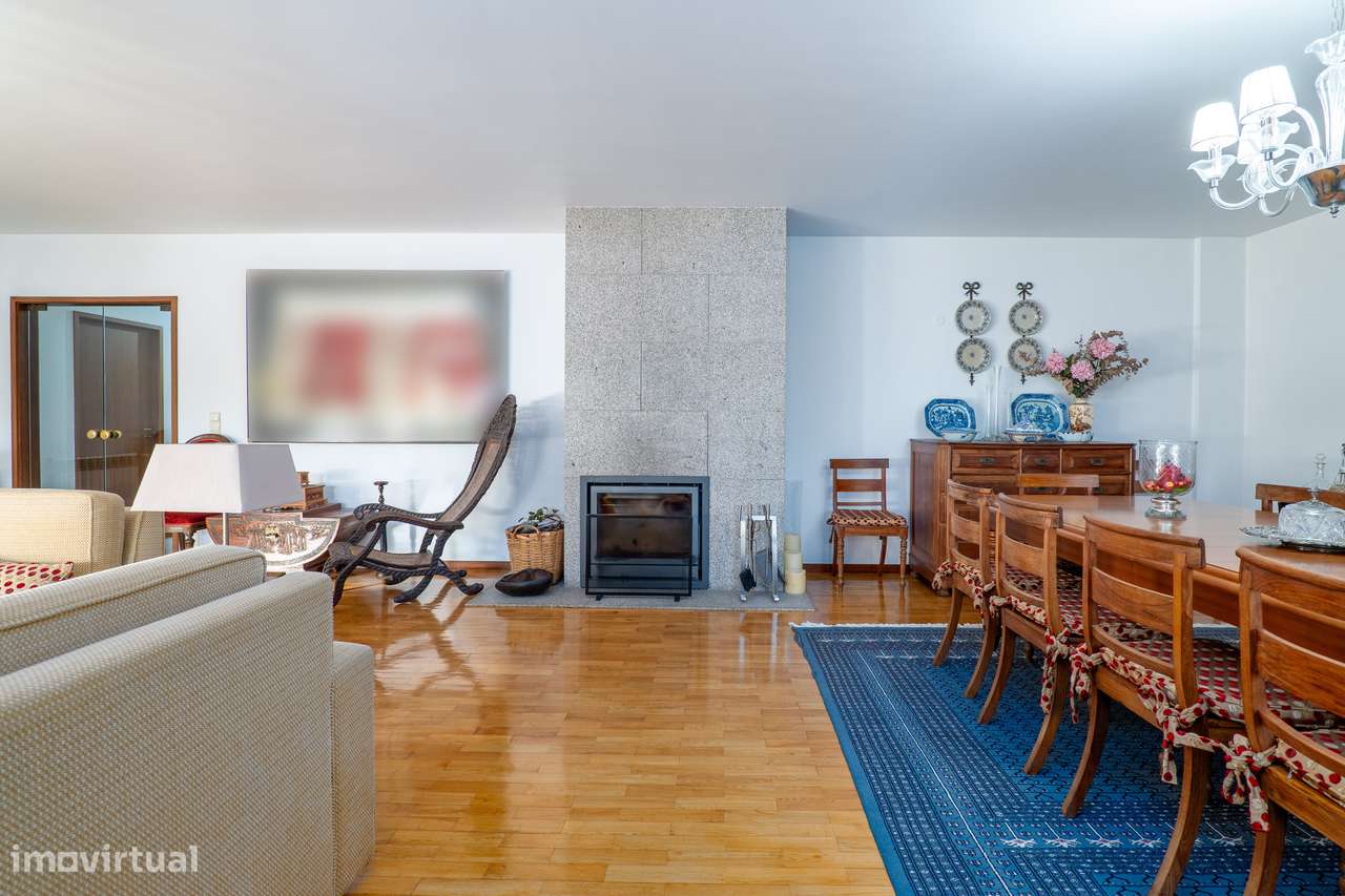 Apartamento T5 Com Excelentes Áreas em Matosinhos-5