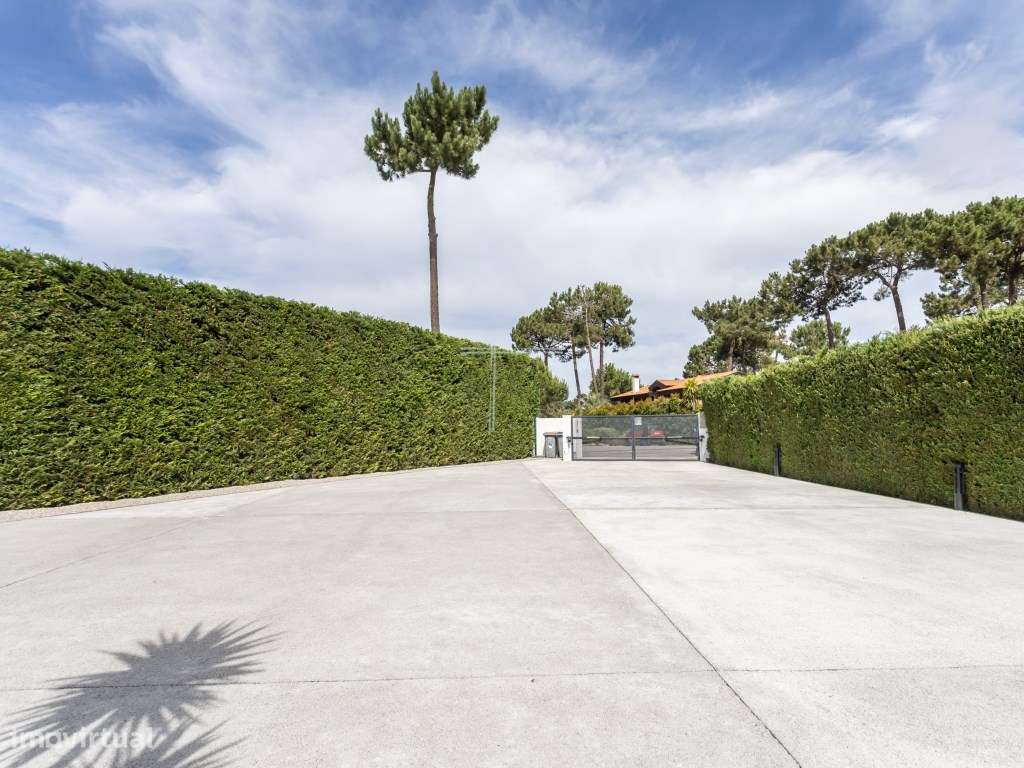Moradia isolada T4, arquitetura contemporânea com garagem e piscina...-50