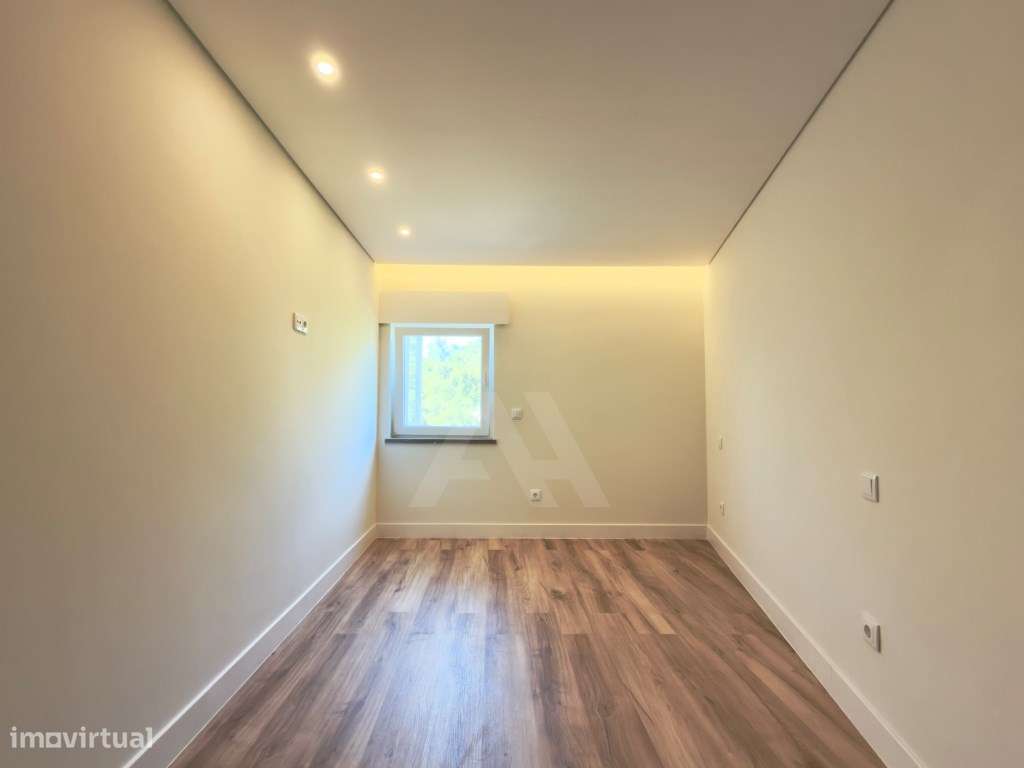 Apartamento T2 renovado no Monte Estoril-12