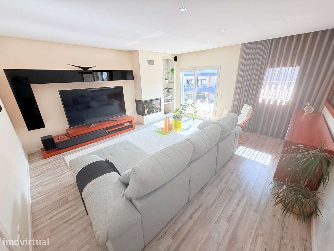 T4+1 Duplex com garagem dupla e terraço privativo-13