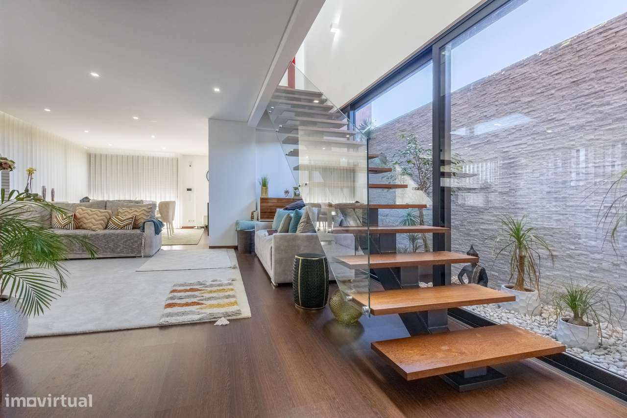 Excelente moradia moderna, local recatado com piscina-17