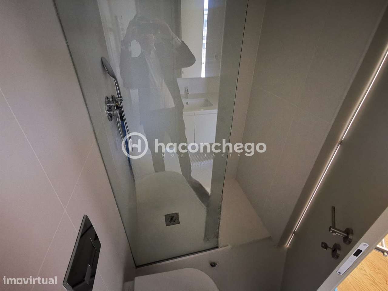 Penthouse T4 de Luxo em Barcelinhos – Totalmente Equipada com equipame-28