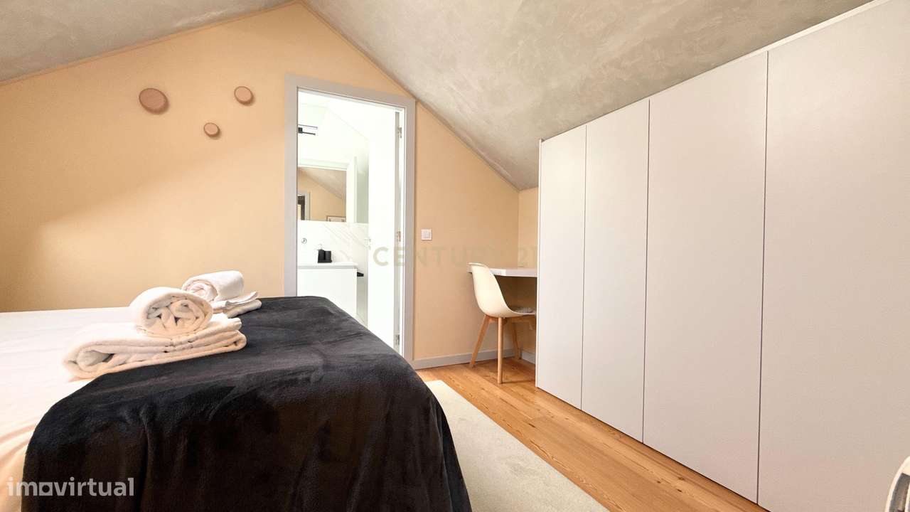 EXCLUSIVO T2 DUPLEX COM GARAGEM E VARANDA NO CORAÇÃO DA BAIXA DO PORTO-14