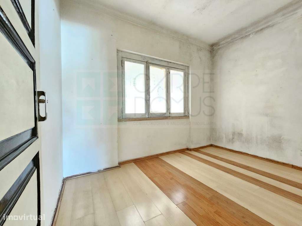 Prédio com Comércio e 2 apartamentos, em Mem Martins, Sintra-33