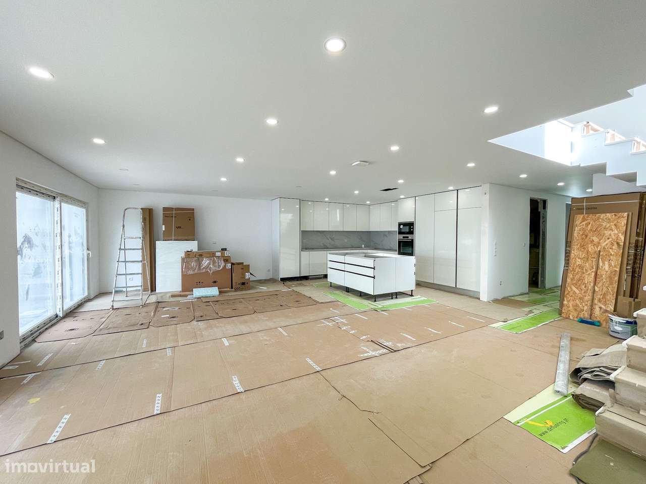 Moradia T4 com Piscina - Santa Iria de Azoia (Bairro da Salvação)-15