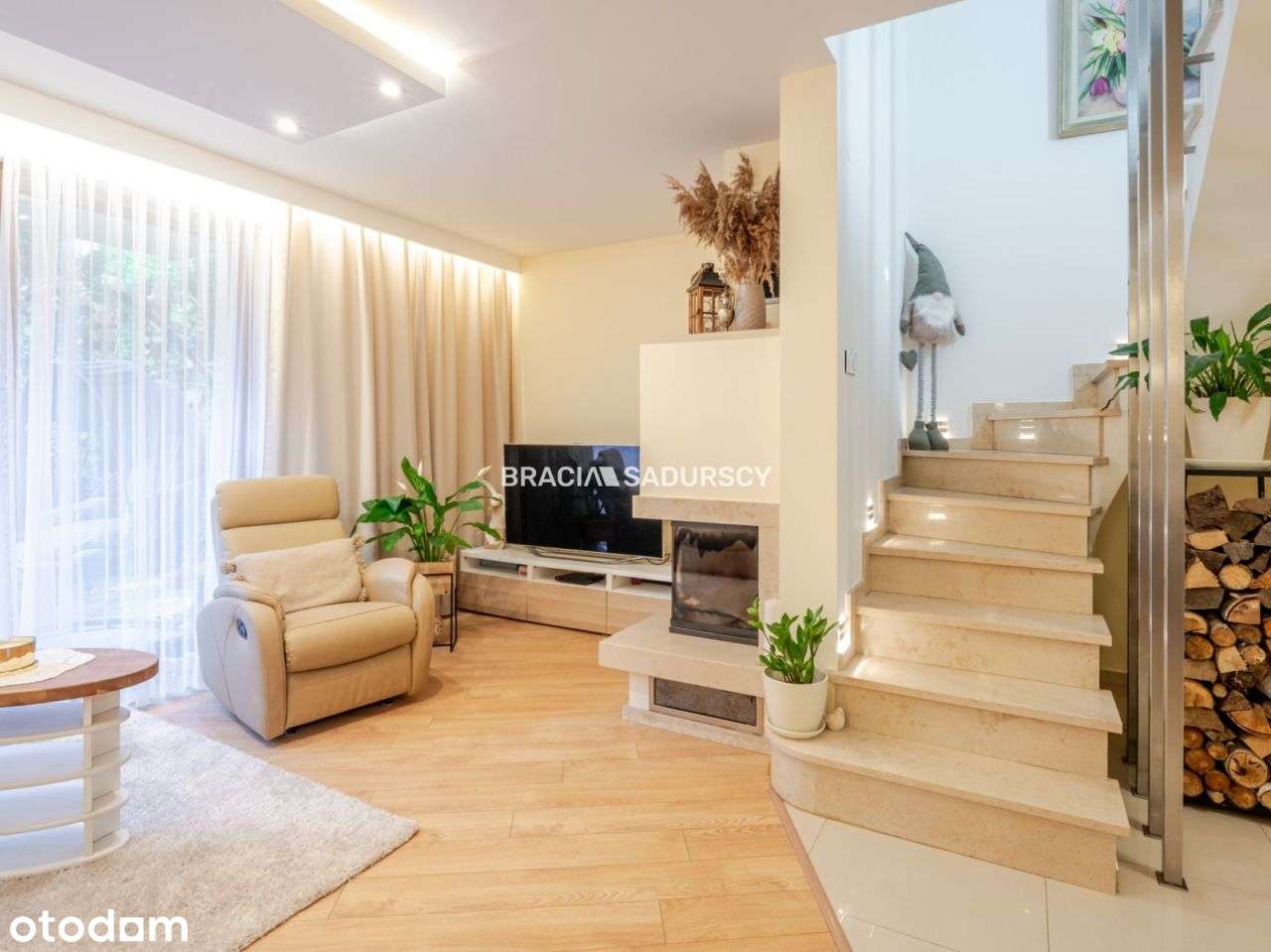 Dom z kominkiem i fotowoltaiką-3