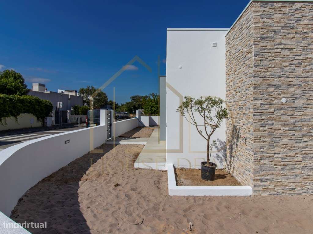 Moradia T2 +1 com Parqueamento. Pinhal do General. Fernão Ferro - Grande imagem: 3/24