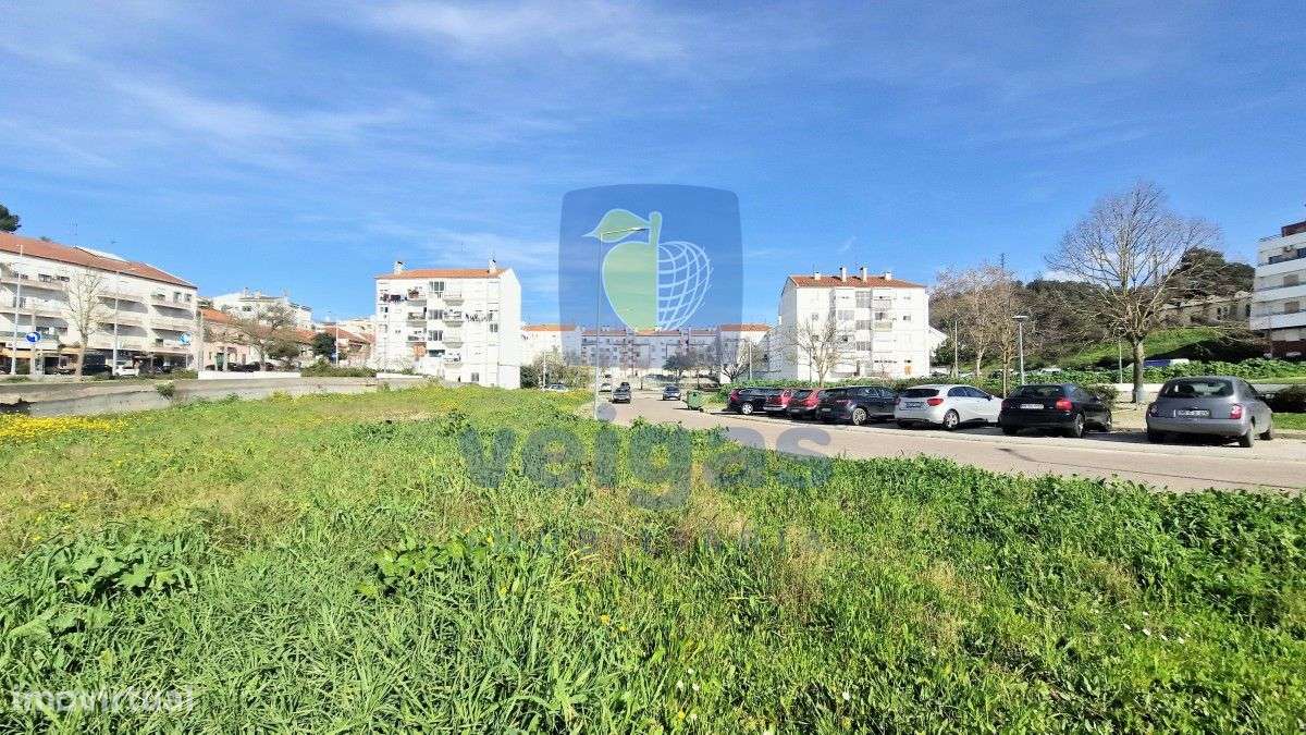 Lote para edífico com 5 pisos e 2 caves em Santarém com vista urbana-5