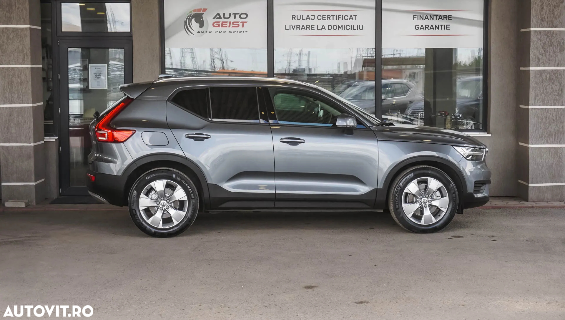 Volvo XC 40 T5 AWD Geartronic Momentum - 4