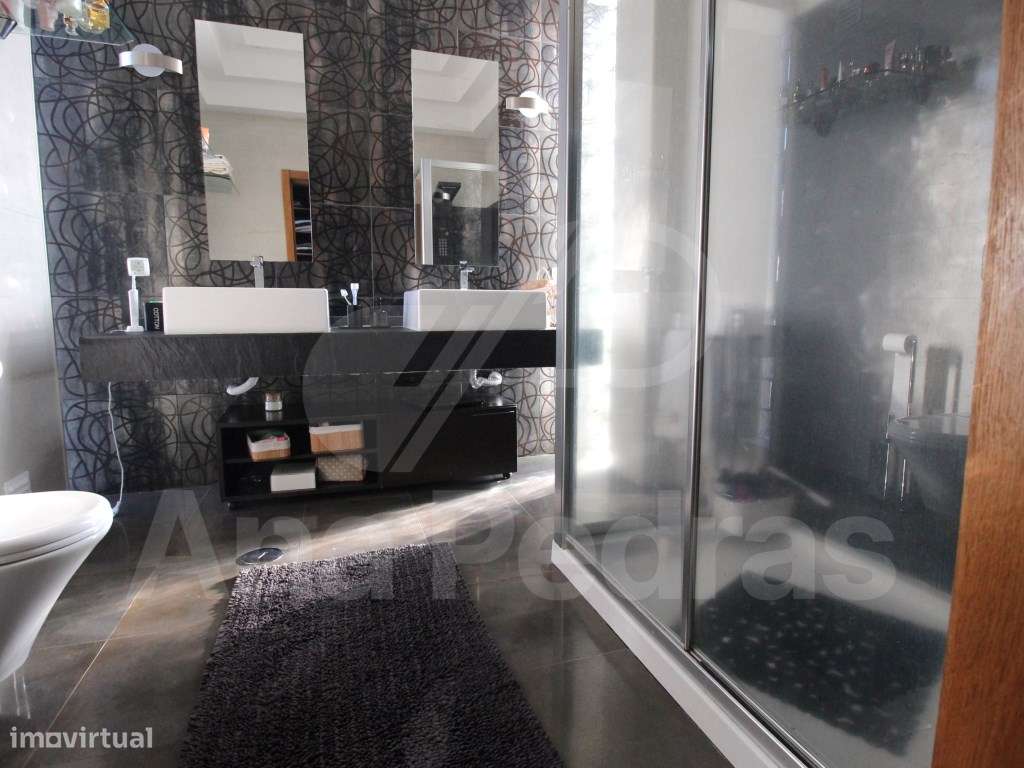 Contemporânea Moradia T4-26