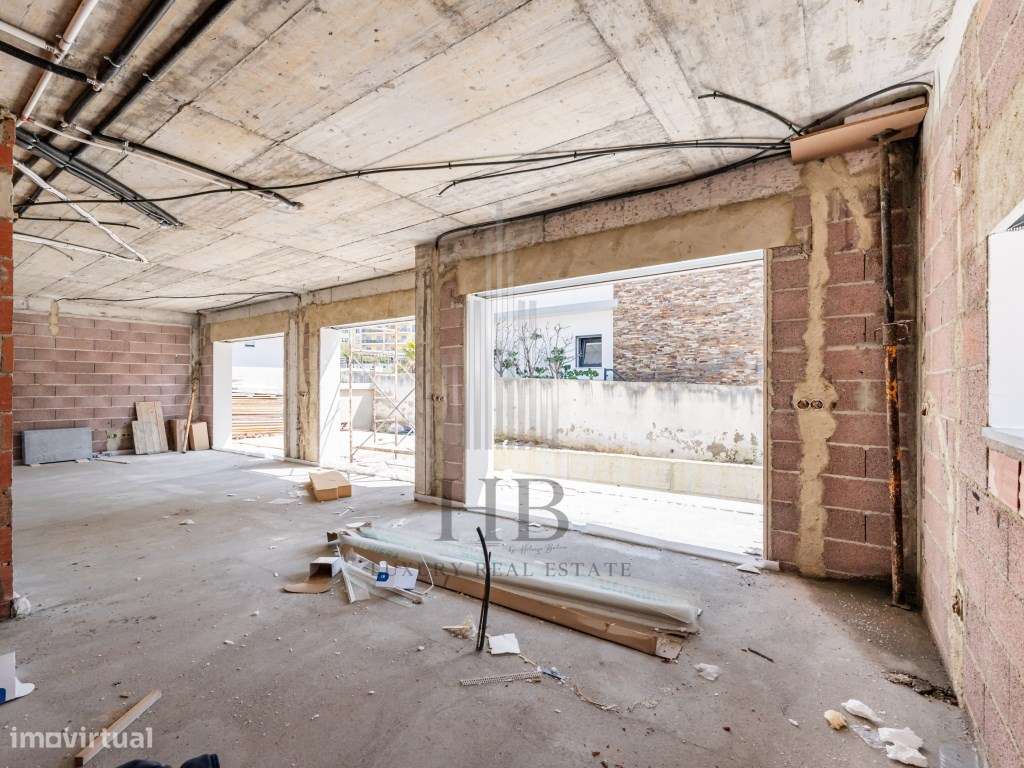 Moradia T4 de Luxo com Piscina Privativa e Jardim | Mafra-57