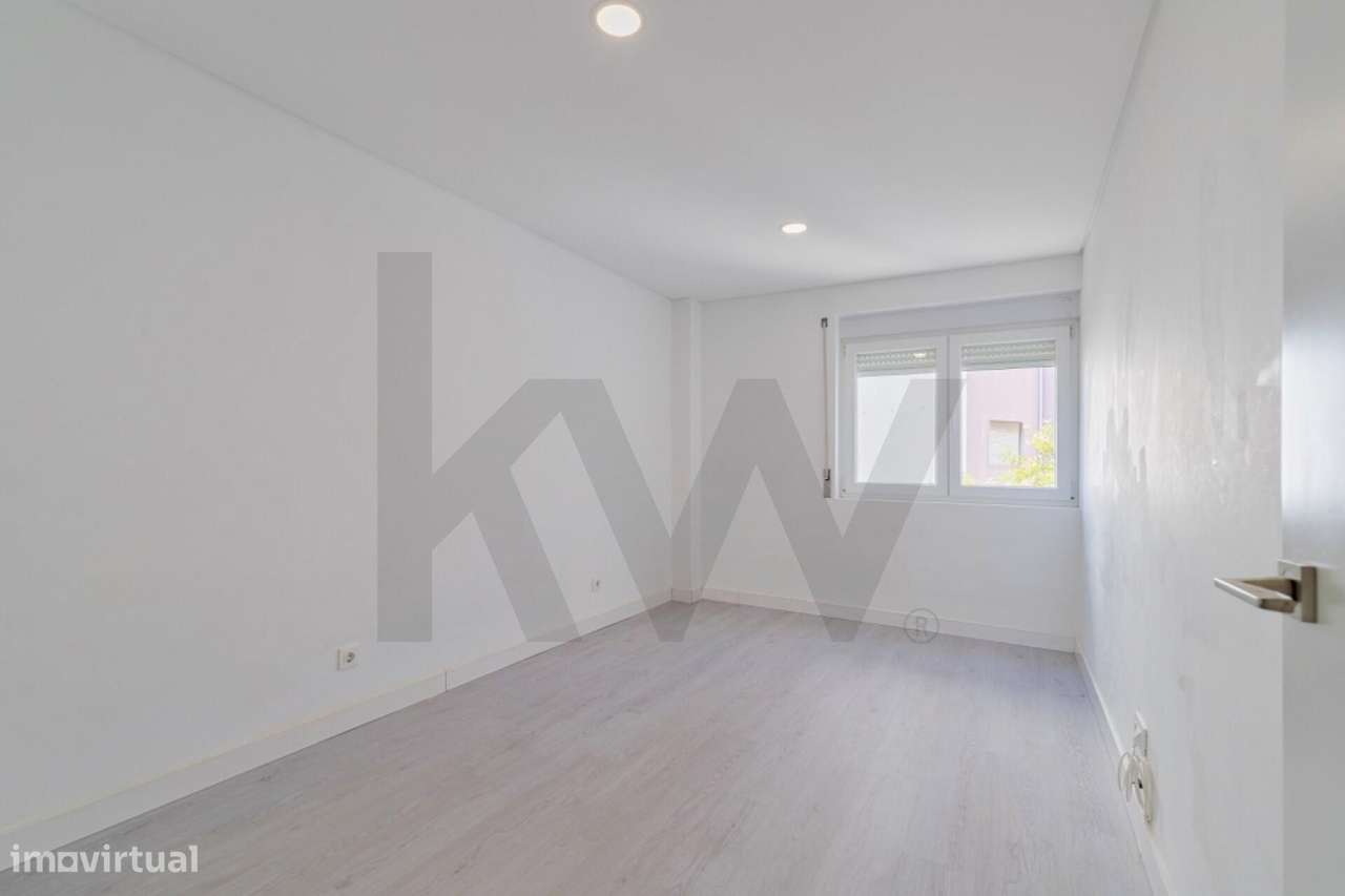 Excelente T2 Remodelado no Coração de Setúbal – Av. da República da Gu-20
