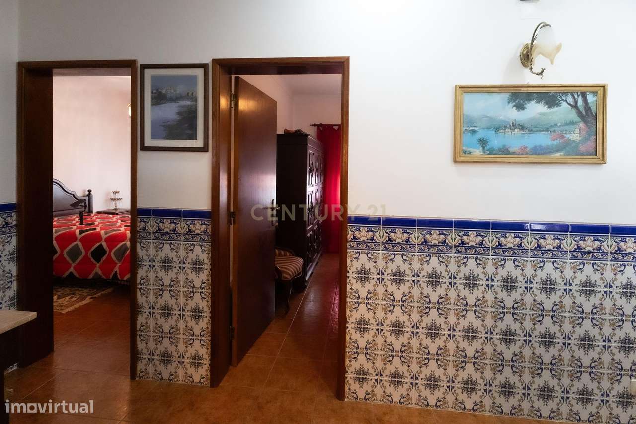 Moradia T3 com quintal, garagem e anexos no centro de Ervidel-9