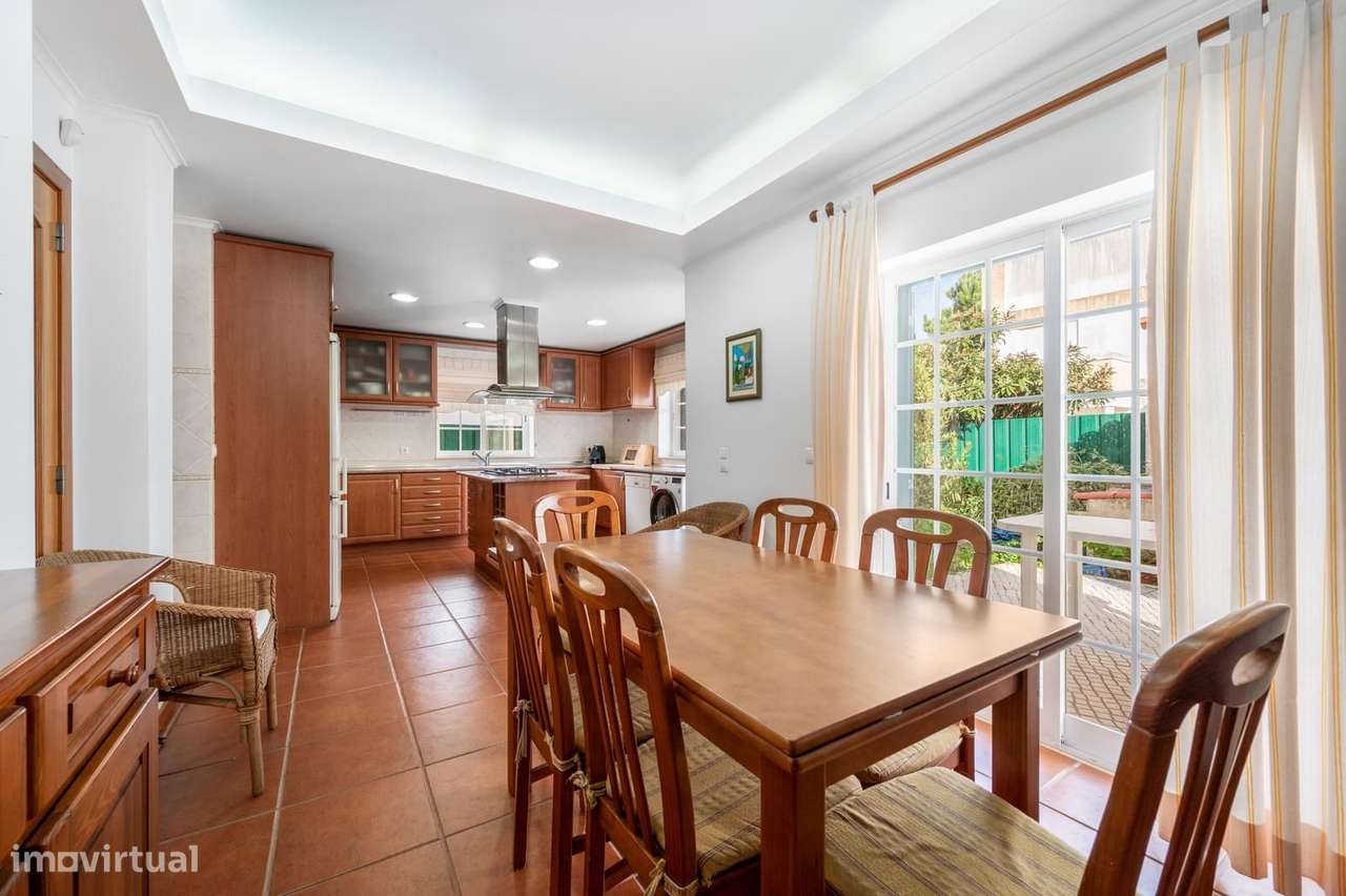 Moradia Isolada T3 com jardim, Aroeira, Almada-10