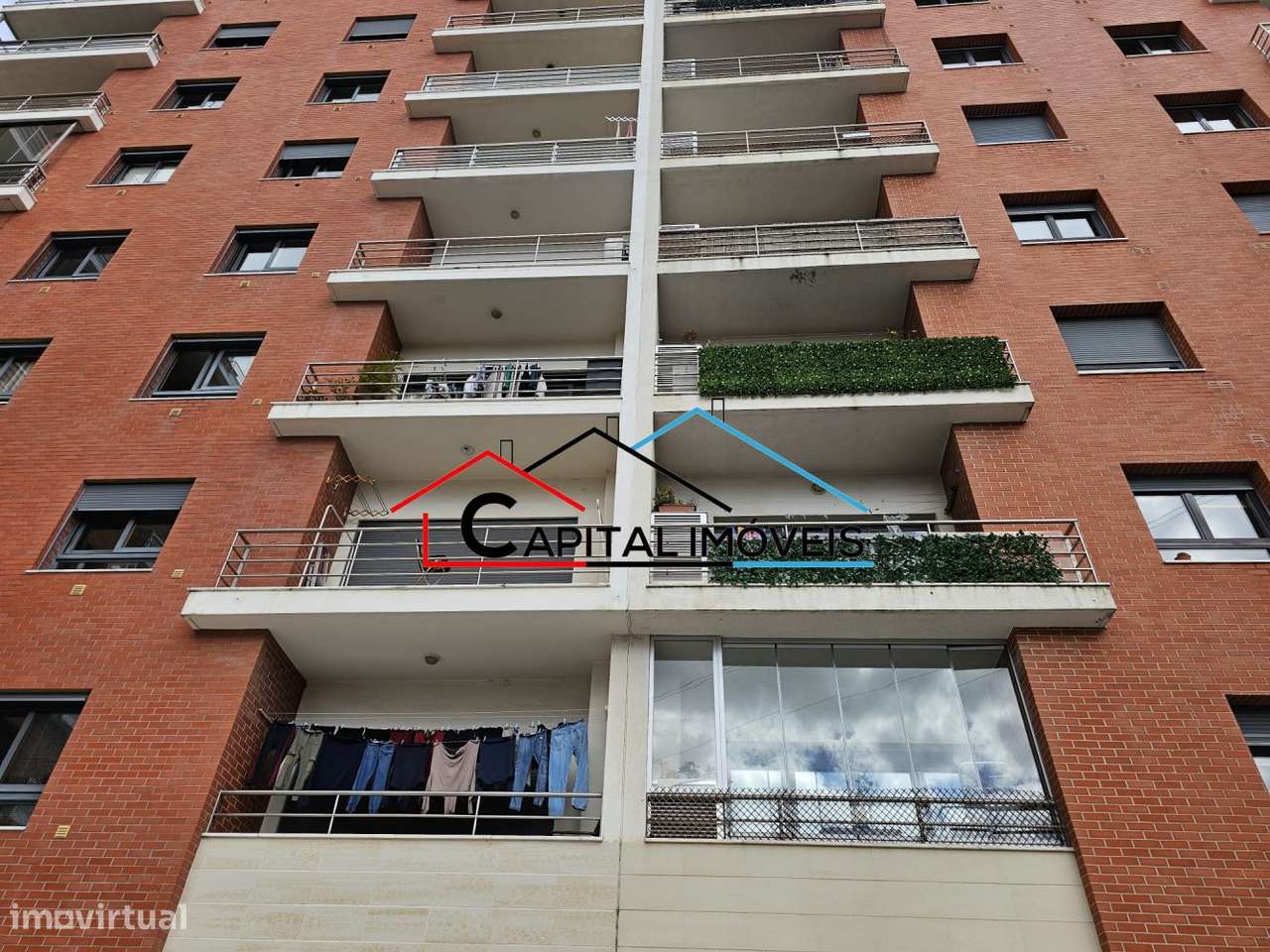 T3 com 4 Parqueamentos e Vista Desafogada-26