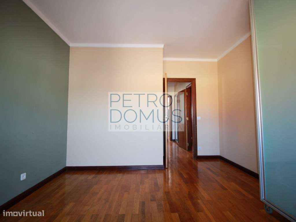 APARTAMENTO T3 | GARAGEM | VISTA CIDADE-20