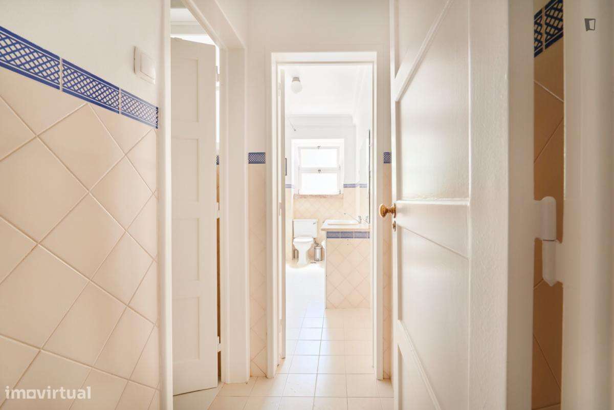 Quarto - localizado em São Sebastião Lisbon - Grande imagem: 4/26