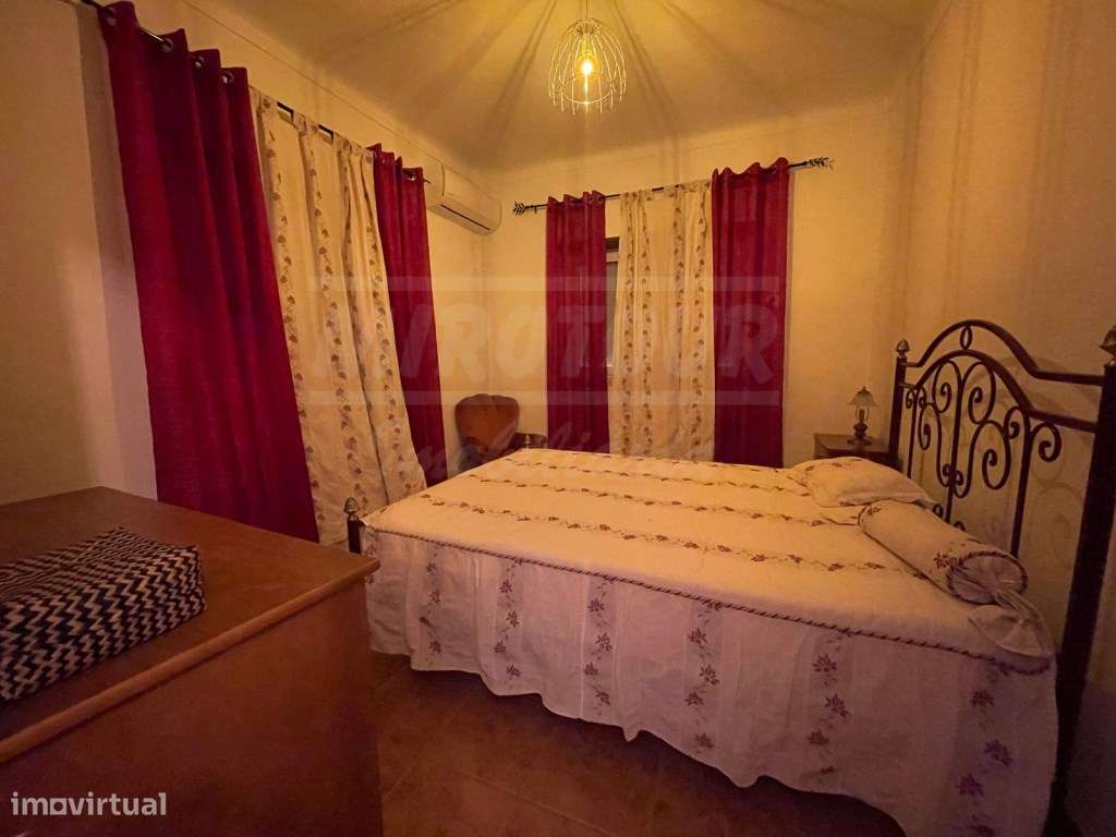 Moradia T4+3 com garagem, terraço e logradouro nas Ermidas-Sado-11