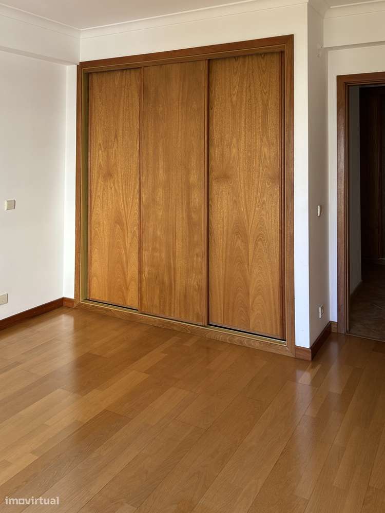 T3 Exelente c/  garagem tripla-7