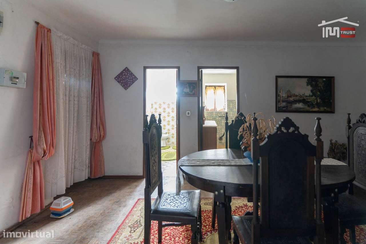 Moradia T2 grande potencial de ampliação inserida num terreno com 5... - Grande imagem: 5/30