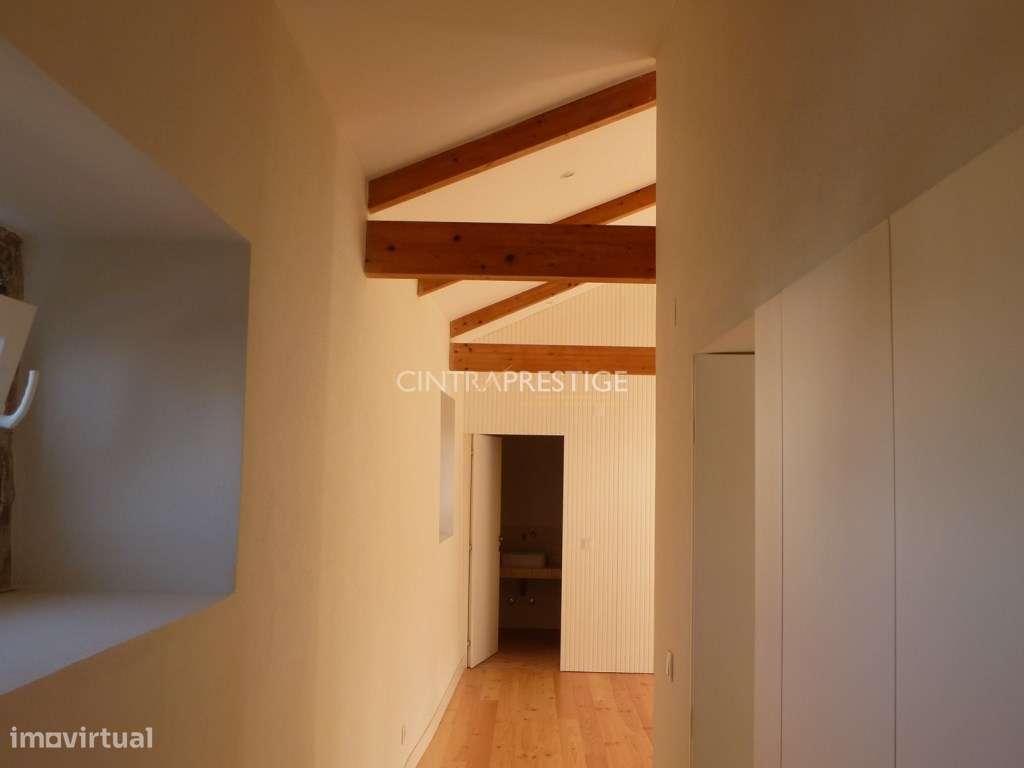 Moradia T2 totalmente recuperada em Almoçageme - Grande imagem: 4/38