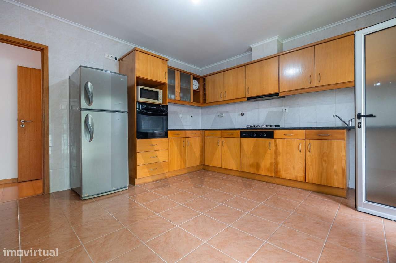 T2 Duplex com 132 m2, Terraço de 60 m2, Estacionamento e Vista sobre P-15