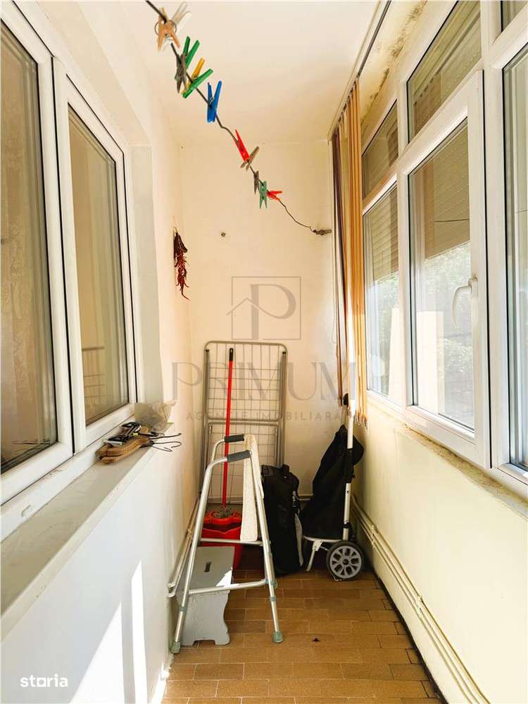 Semicentral - decomandat - etaj 3 - centrala proprie - vedere pe 2 lat - Imagine principală: 2/7