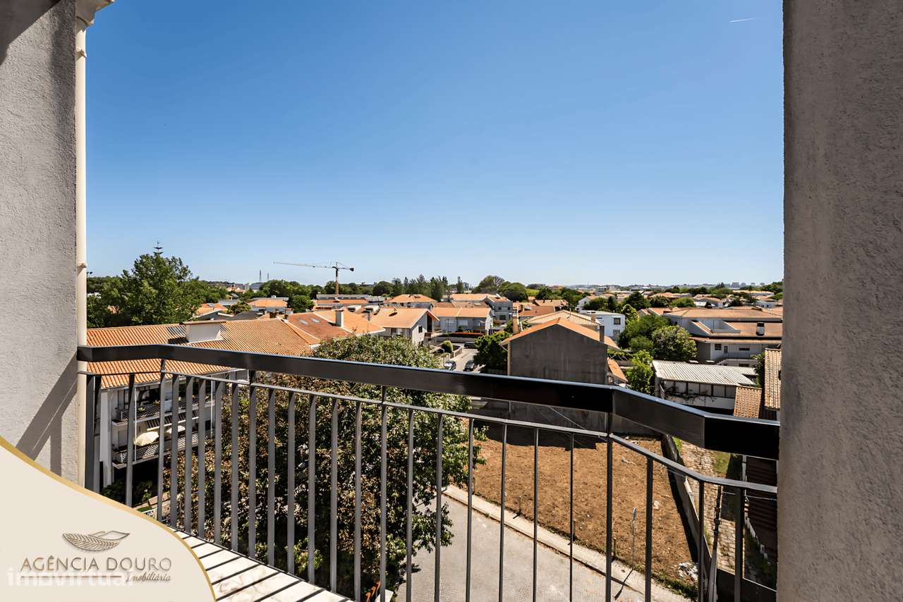 Apartamento T4 com varandas, em Aldoar, Porto-25