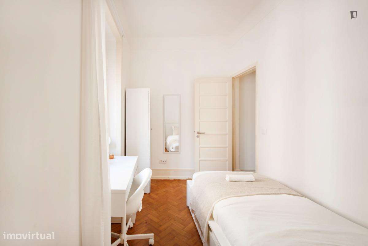 Quarto - localizado em Marquês de Pombal Lisbon - Grande imagem: 4/25