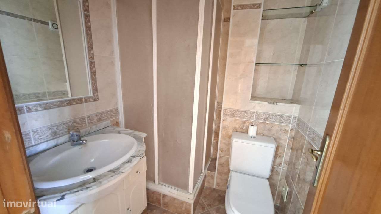 Apartamento T2+1 com 209m2 , garagem no Montijo-9