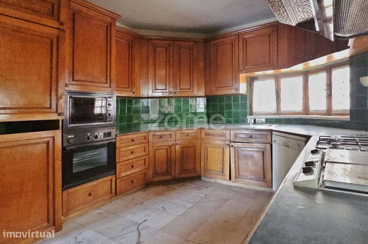 Moradia rara para Reabilitação – Vista Mar | São Pedro Estoril-24